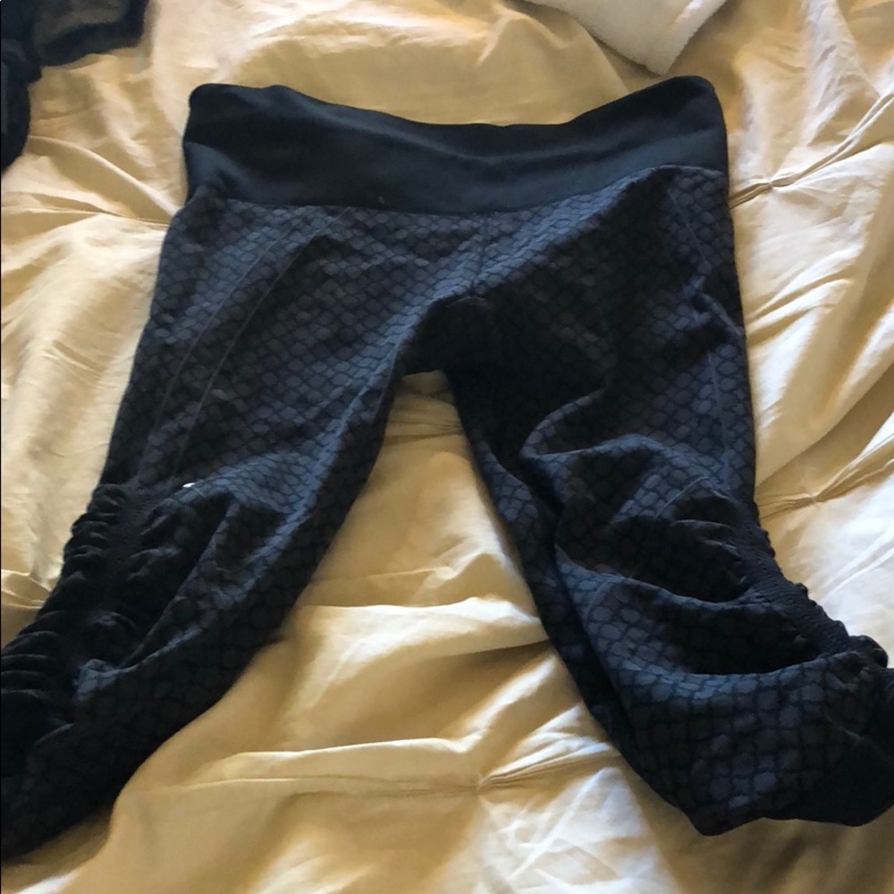 Lululemon workout crops